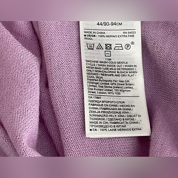 NWOT Merino wool v neck sweater, Banana republic, lavender, lilac, purple - Picture 4 of 6